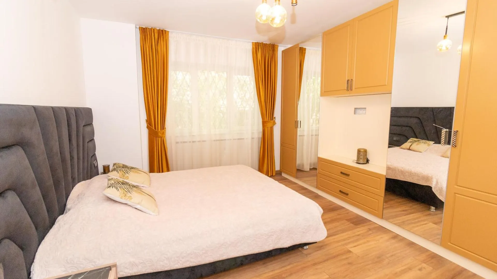 Central Suite Elegance Boekarest Appartement